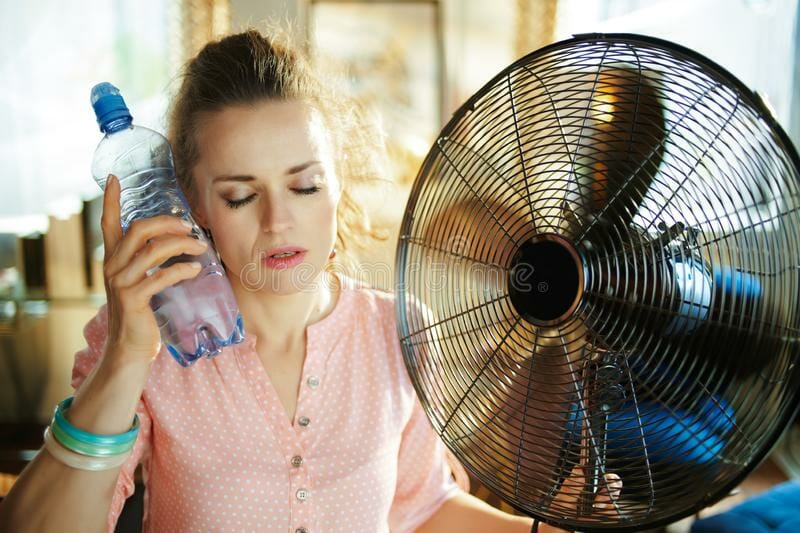 Έρχεται καύσωνας: προετοιμαστείτε για να τον αντιμετωπίσετε με αυτά τα tips