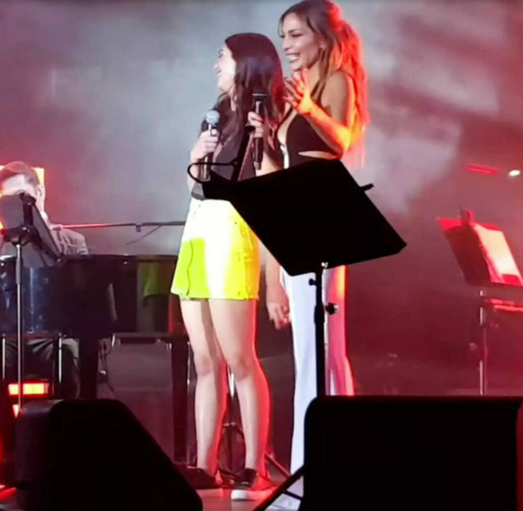 Δέσποινα Βανδή: μαζί με την κόρη της, Μελίνα, στη σκηνή του Κατράκειου (βίντεο)