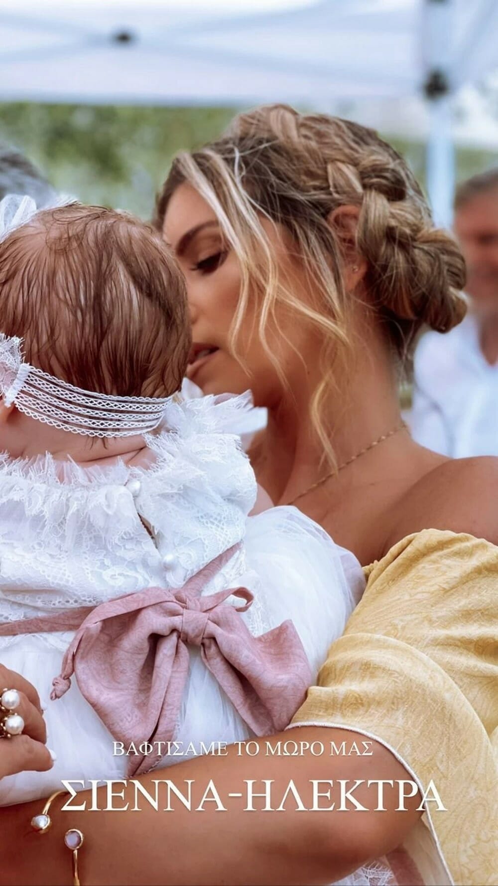 Αθηνά Οικονομάκου: Το φωτογραφικό άλμπουμ της βάπτισης της κόρης της - Ποιοι έδωσαν το παρών στο Γύθειο