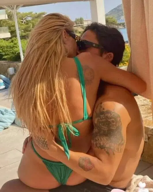 Αγγελικη Ηλιαδη - Γρηγόρης Αναστασιάδης: Μπάνια με «καυτά» φιλιά!