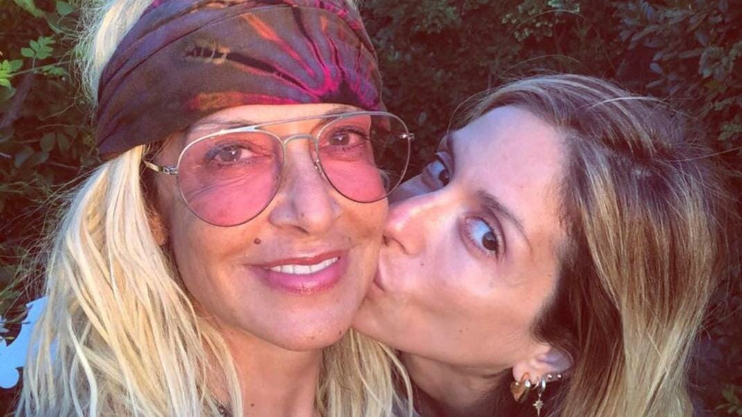 Άννα Βίσση: Ποζάρει με την κόρη της και τα εγγόνια της