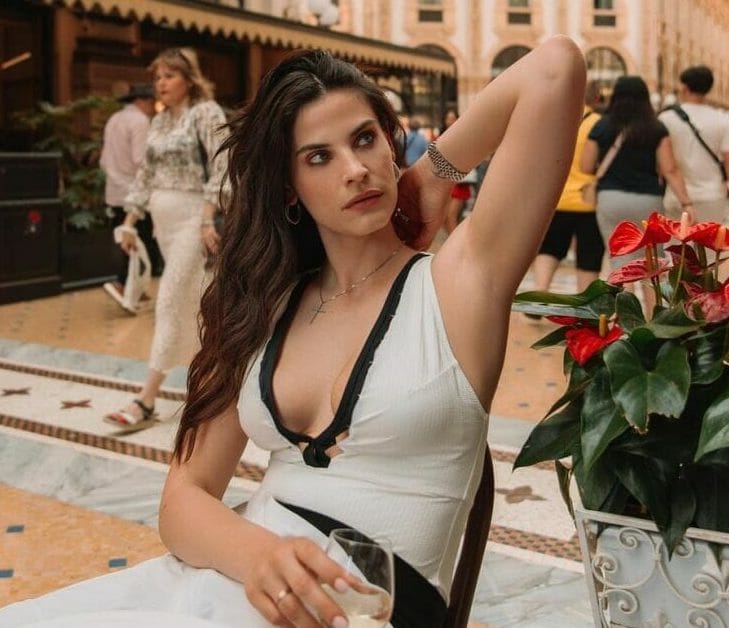 Χριστίνα Μπόμπα: ποζάρει άνετη με μπικίνι και οι κακές γλώσσες ας λένε ό,τι θέλουν