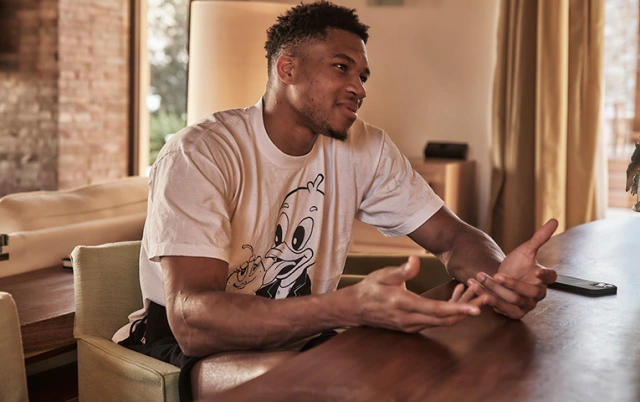 Ο Γιάννης Αντετοκούνμπο μετά την Ακρόπολη πήγε στη Μύκονο για διακοπές