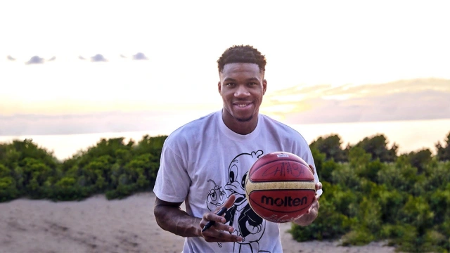 Ο Γιάννης Αντετοκούνμπο μετά την Ακρόπολη πήγε στη Μύκονο για διακοπές