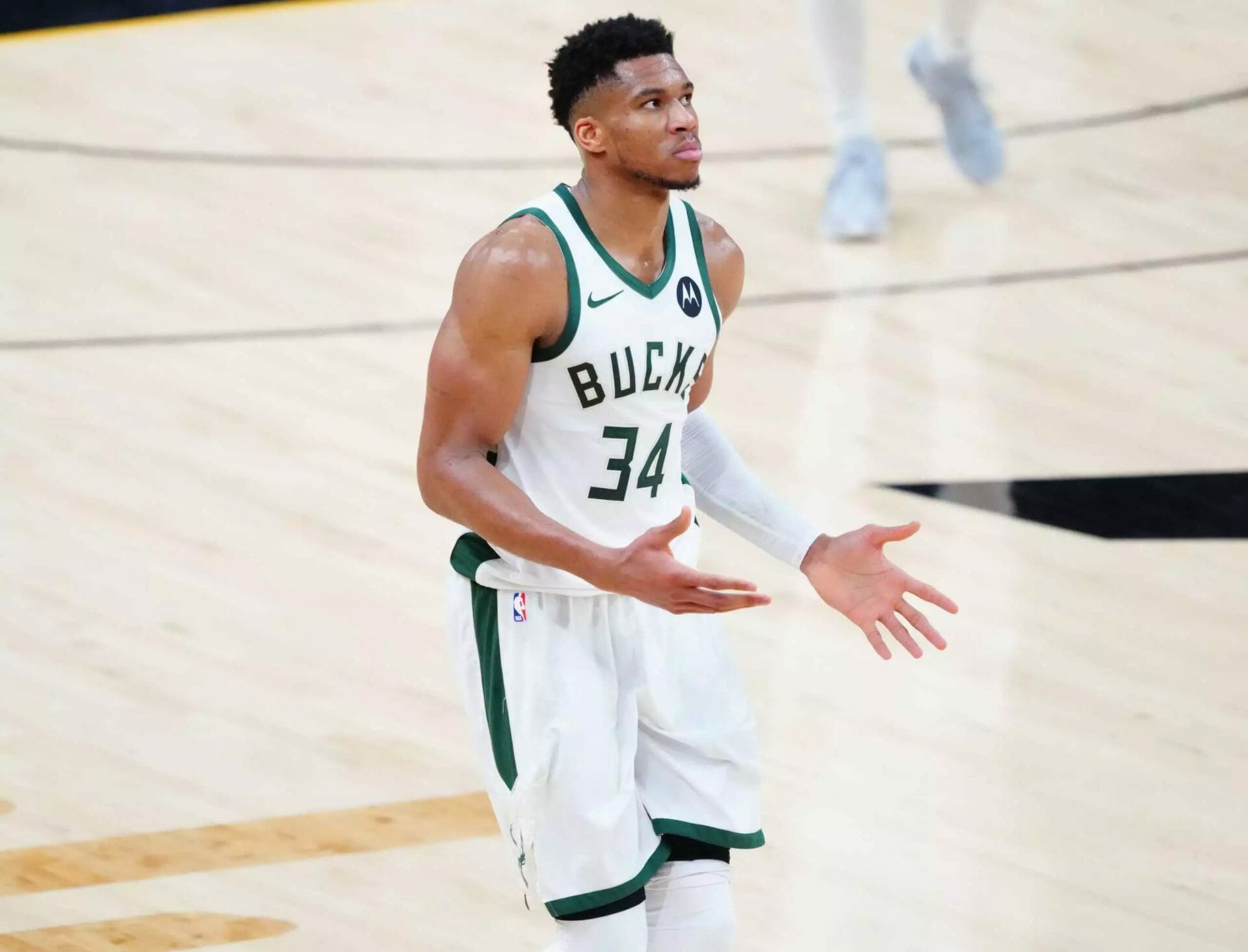 Ο Γιάννης Αντετοκούνμπο είναι χαζομπαμπάς και το δείχνει!