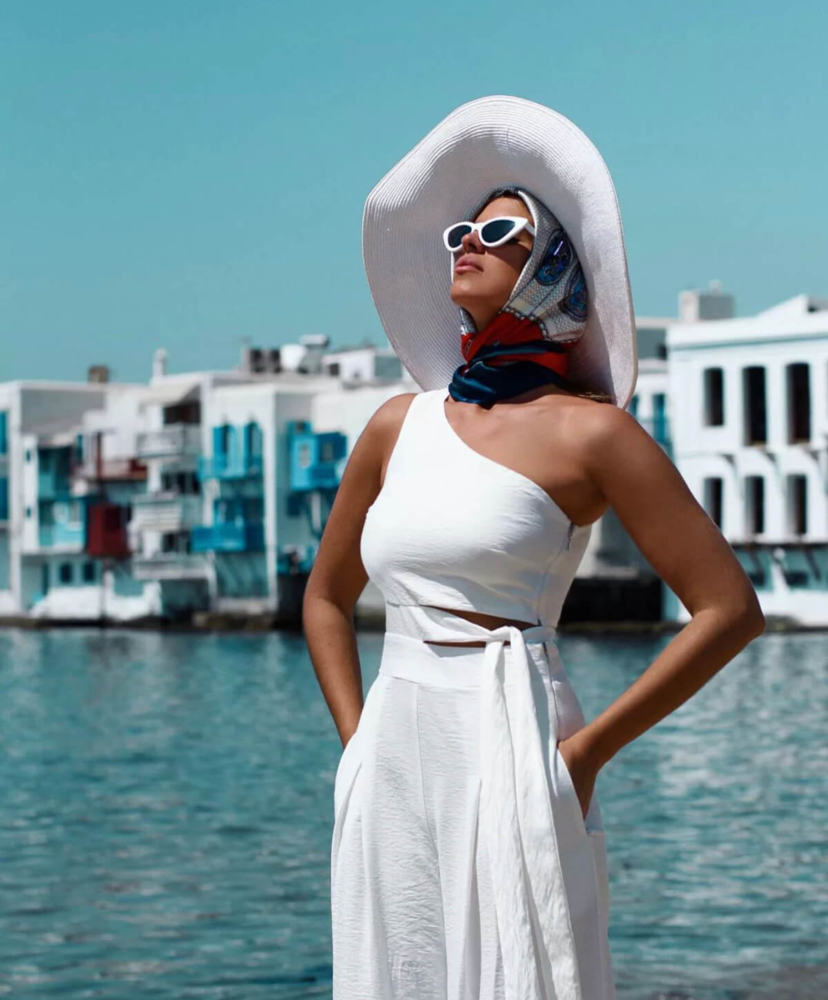 Βόλτα στο νησί: Έξι σύνολα που θα μαγνητίσεις τα βλέμματα