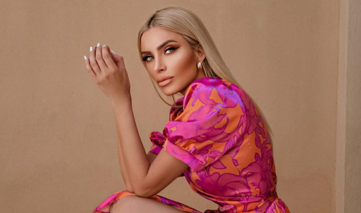 Κατερίνα Καινούργιου: πήγε καλεσμένη σε γάμο όπου κουμπάρος ήταν ο Φίλιππος Τσαγκρίδης