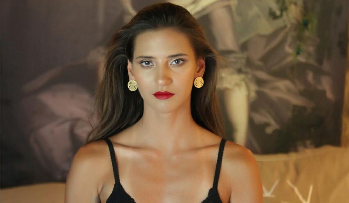 GNTM: Μαρία Μιχαλοπούλου - «Μια επικοινωνώ, μια σβήνω»