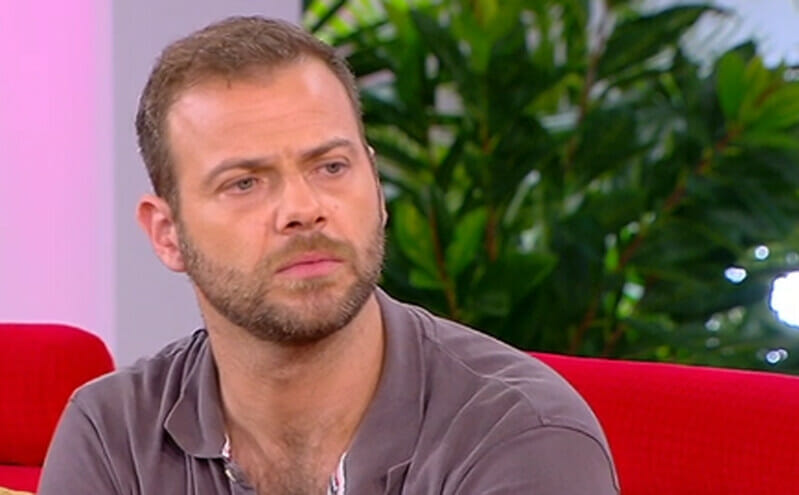 Ορέστης Τζιόβας: 9,5 ώρες στο χειρουργείο για να...βάλει μαλλιά!