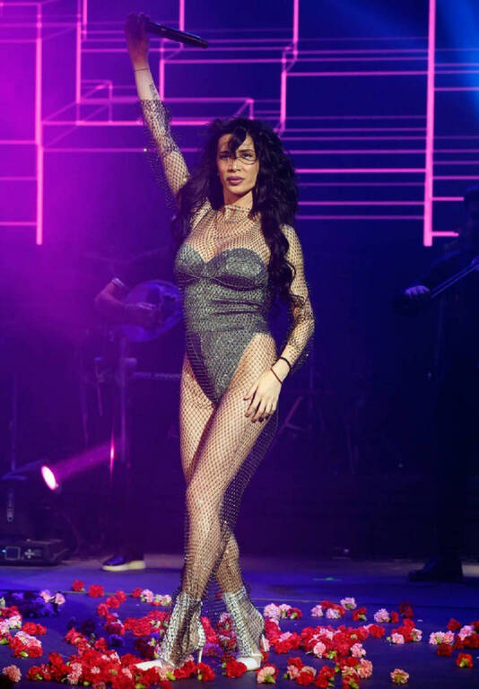 Πάολα: Γενέθλια πάνω στην πίστα! Η τούρτα, τα πυροτεχνήματα και η ηλικία