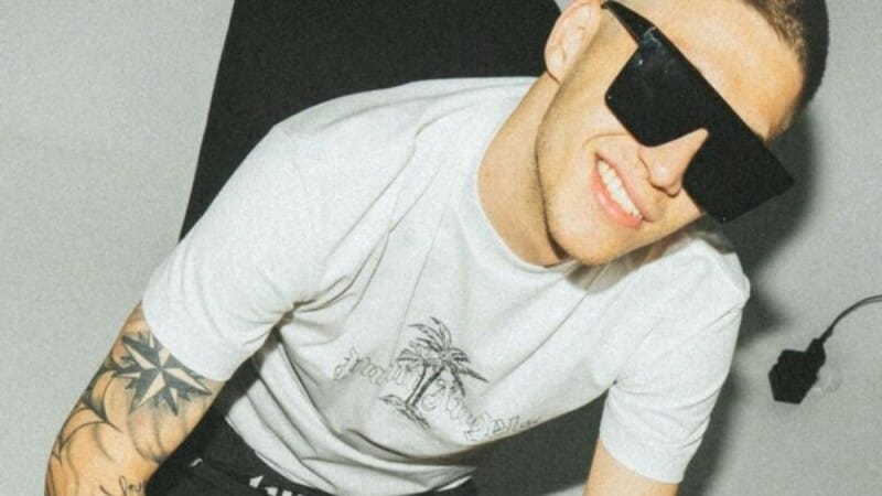 Trannos: «Χαζούληδες εκεί στα κανάλια - Πουλάτε και την μάνα σας για λίγα ευρώ»