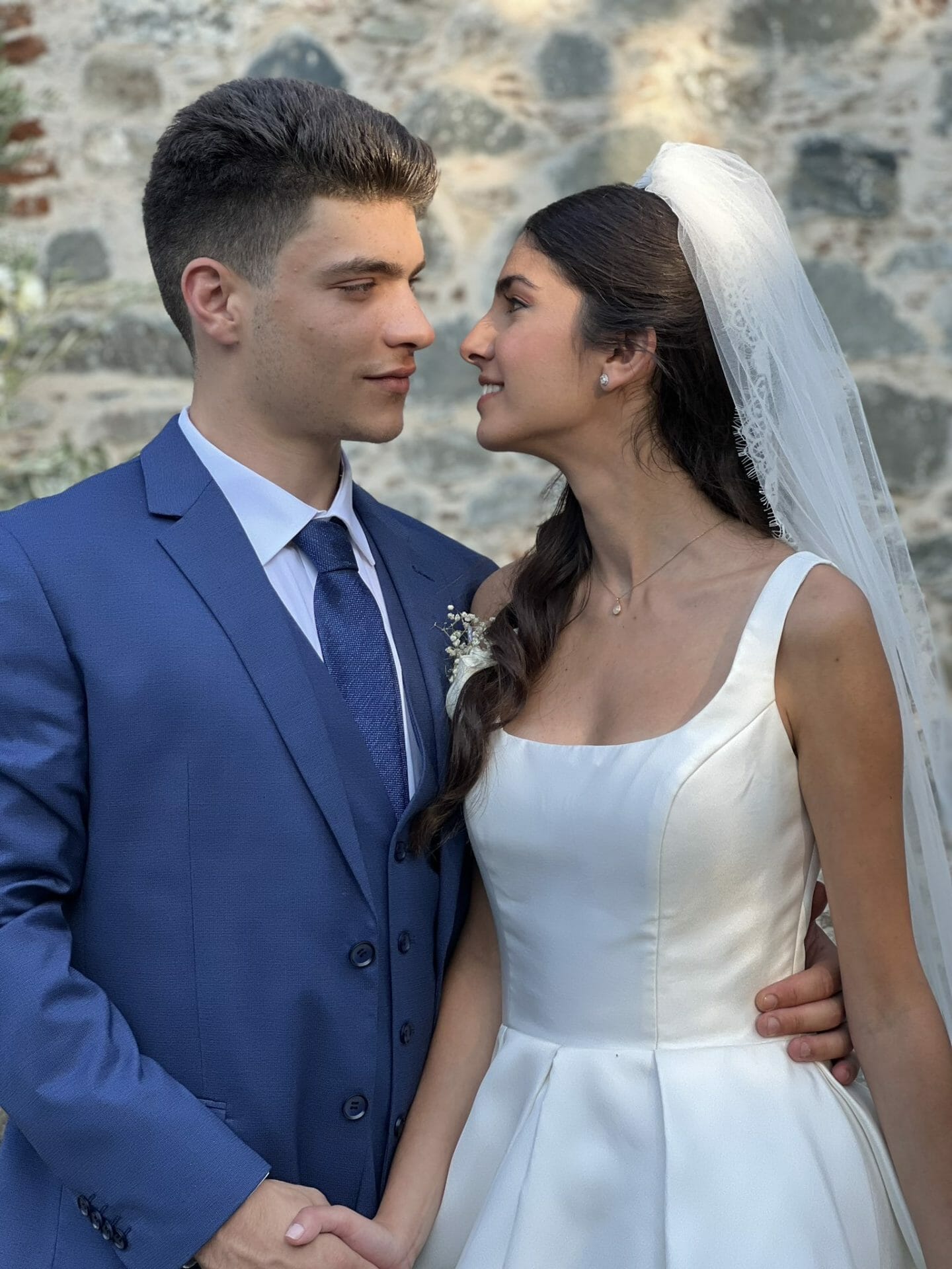 Γη της ελιάς: Όλες οι φωτογραφίες από τον γάμο του Φίλιππου και της Βασιλικής στο σημερινό τελευταίο επεισόδιο