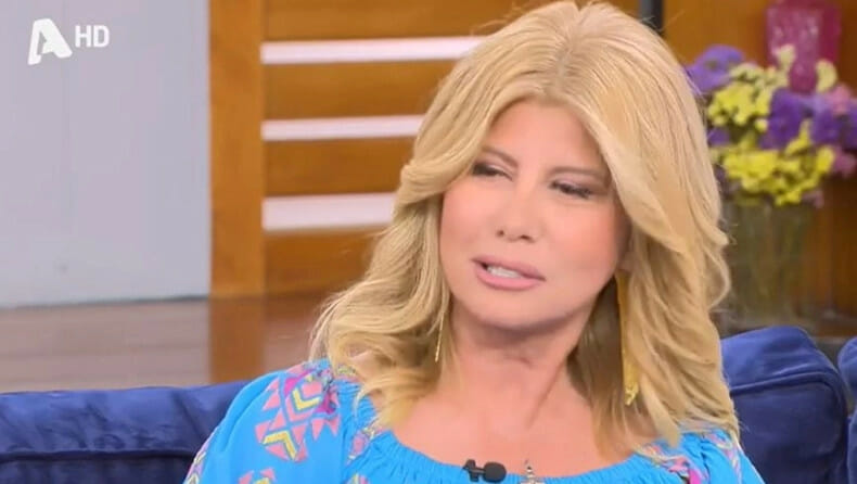 Ζήνα Κουτσελίνη: «Εμένα και να με προσβάλλουν, τηλεοπτικά δηλώνω χαζή και το προσπερνάω»