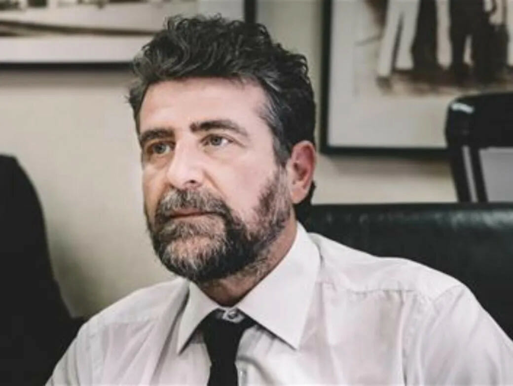 Η γη της ελιάς: Βγαίνει στο φως το αμαρτωλό παρελθόν του Θανάση