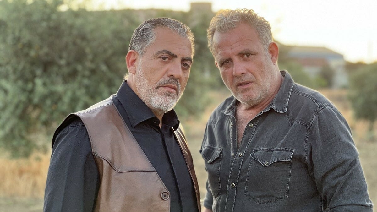 Η γη της ελιάς: Ο Στάθης μπλέκει στην εγκληματική οργάνωση του Δημοσθένη