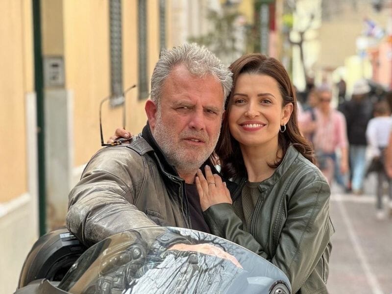 Η γη της ελιάς: ο Στάθης πέφτει γονατιστός στα πόδια της Εύας