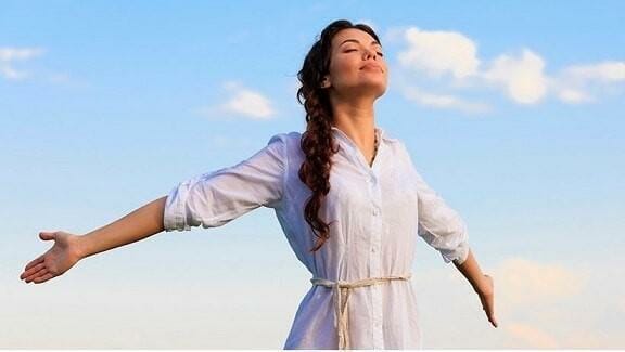 Wellbeing: ο τρόπος σκέψης που μπορεί να μας δώσει επιπλέον χρόνια ζωής