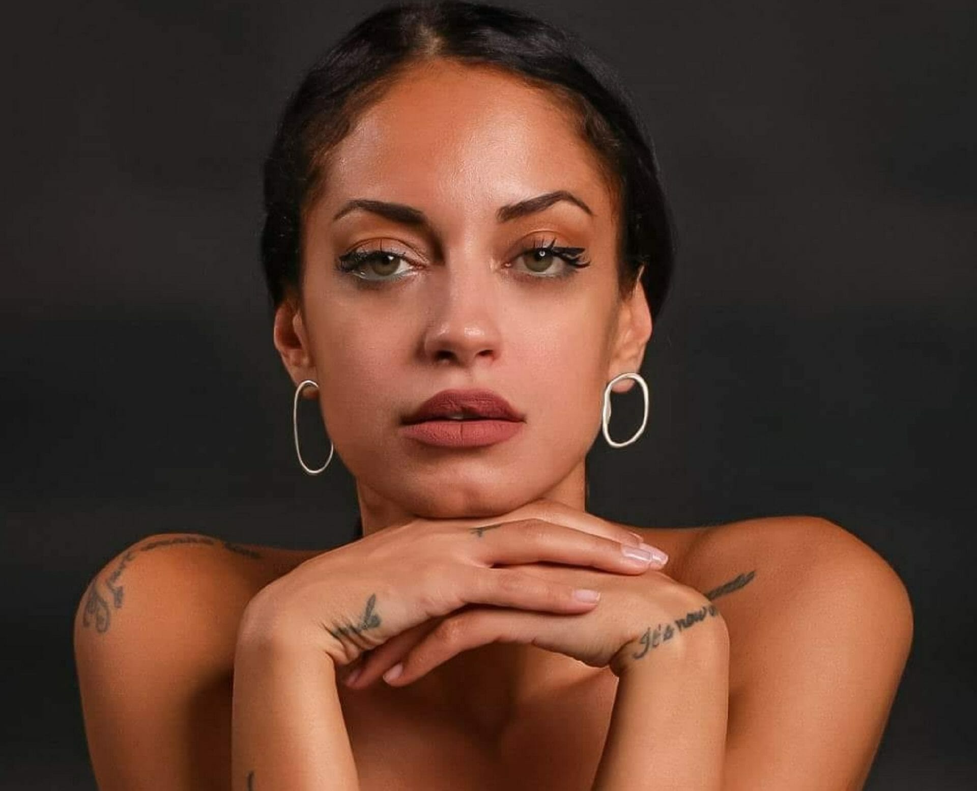 Στεφανία Γκουρνέλου: «Εγώ βλέπω τη ζωή πιο σοβαρά από τον Λάμπρο Κωνσταντάρα»