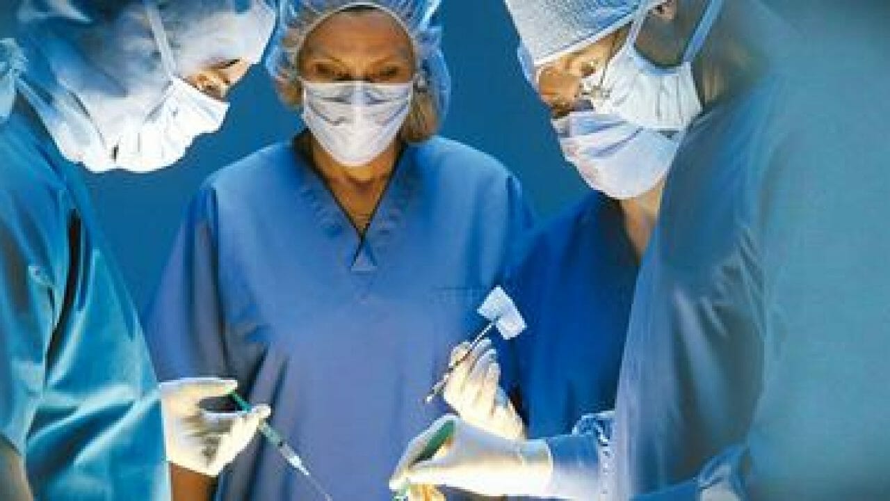 Χειρουργικές επεμβάσεις μετά μουσικής: ροκ και λαϊκά βοηθούν σημαντικά τους γιατρούς