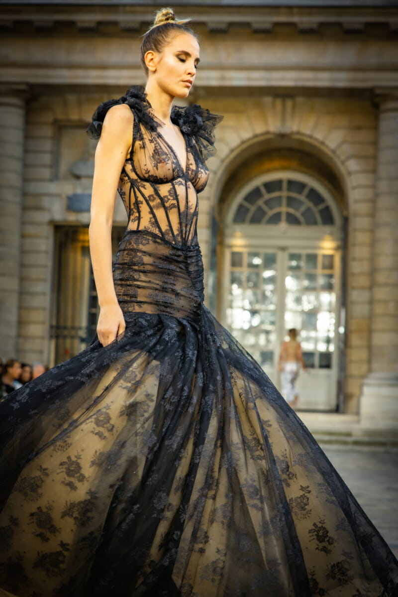 Η νέα καθηλωτική επίδειξη μόδας της Celia Kritharioti στο Monnaie de Paris