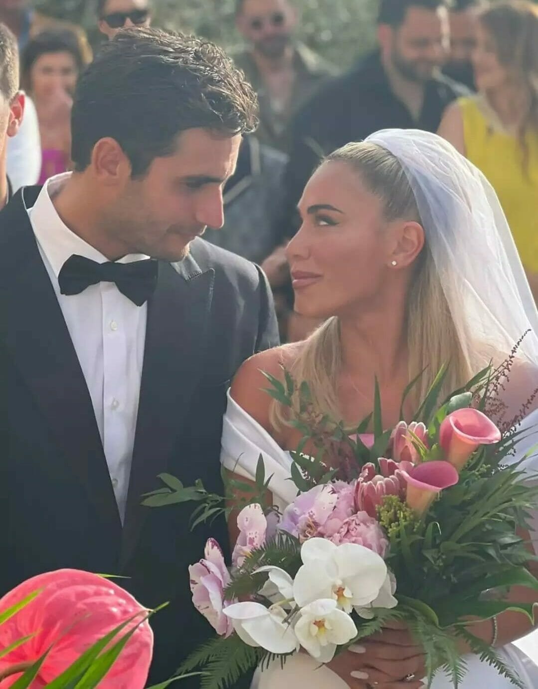 Κόνι Μεταξά - Μάριος Καπότσης: το φωτογραφικό άλμπουμ του γάμου τους - Δείτε όσα έγιναν στο πάρτι τους