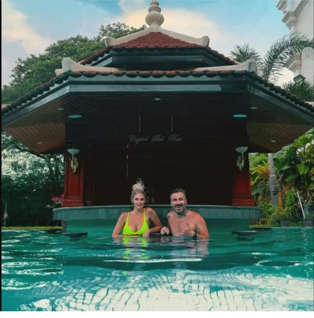 Κρίστη Καθάργια - Γιώργος Μαυρίδης: Οι φωτογραφίες μέσα στην πισίνα