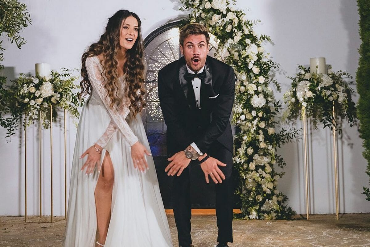 Πετρετζίκης – Παπαμιχαήλ: Αυτό είναι το άνετο μπαλκόνι τους σπιτιού του με το μοντέρνο design σε γήινους τόνους