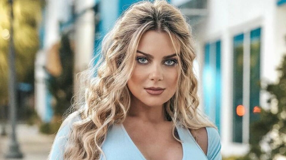 Αθηνά New York: Η νικήτρια του Bachelor ποζάρει σαν γοργόνα στην Κεφαλονιά