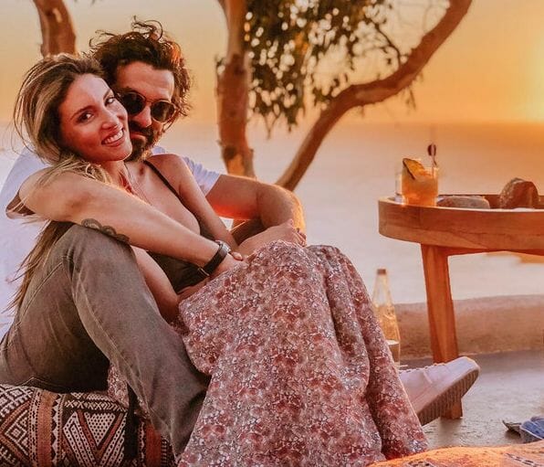 Αθηνά Οικονομάκου - Φίλιππος Μιχόπουλος: Τόσο κοστίζει το χλιδάτο ξενοδοχείο τους στη Σαντορίνη