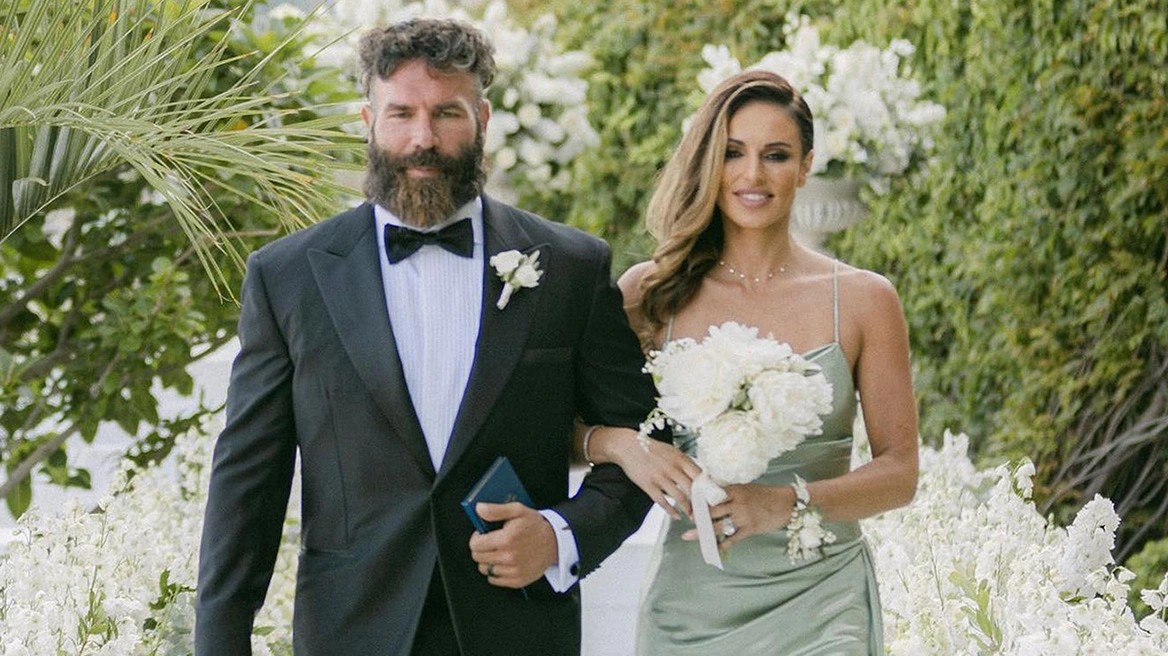 Νταν Μπιλζέριαν: Τα σκαλιά της εκκλησίας ανέβηκε ο «βασιλιάς του Instagram»