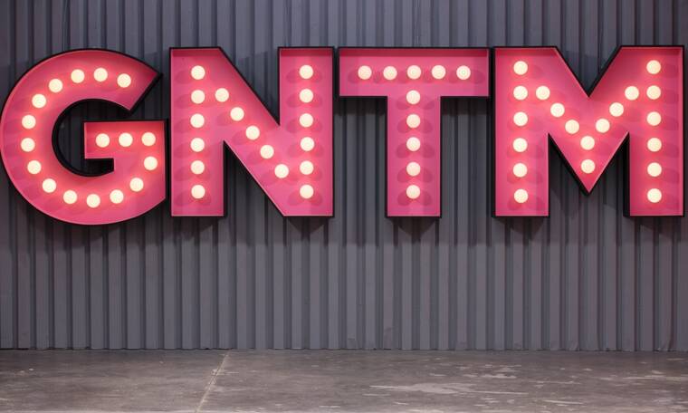 Πρόταση γάμου στην παραλία για πρώην παίκτρια του GNTM (φωτογραφίες - βίντεο)