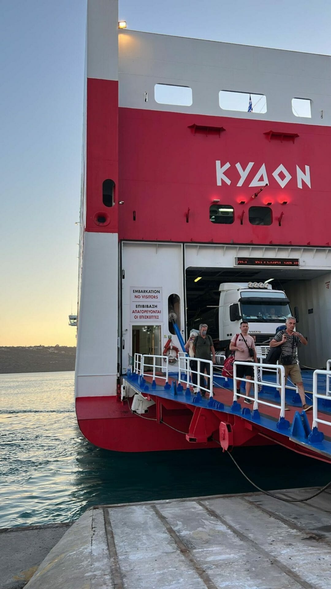 Κόνι Μεταξά – Μάριος Καπότσης: Στα Χανιά για τις προετοιμασίες του γάμου τους