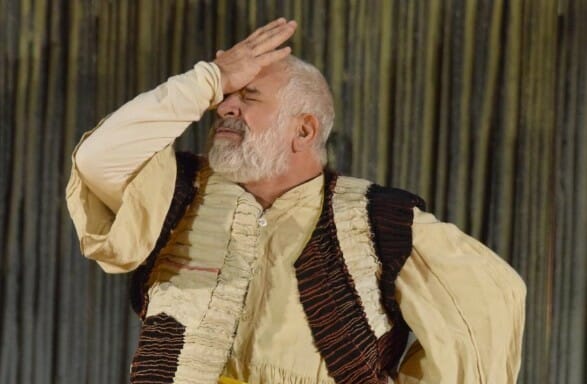 Πέτρος Φιλιππίδης: «Δεν θα δεις θέατρο ούτε από το απέναντι πεζοδρόμιο»