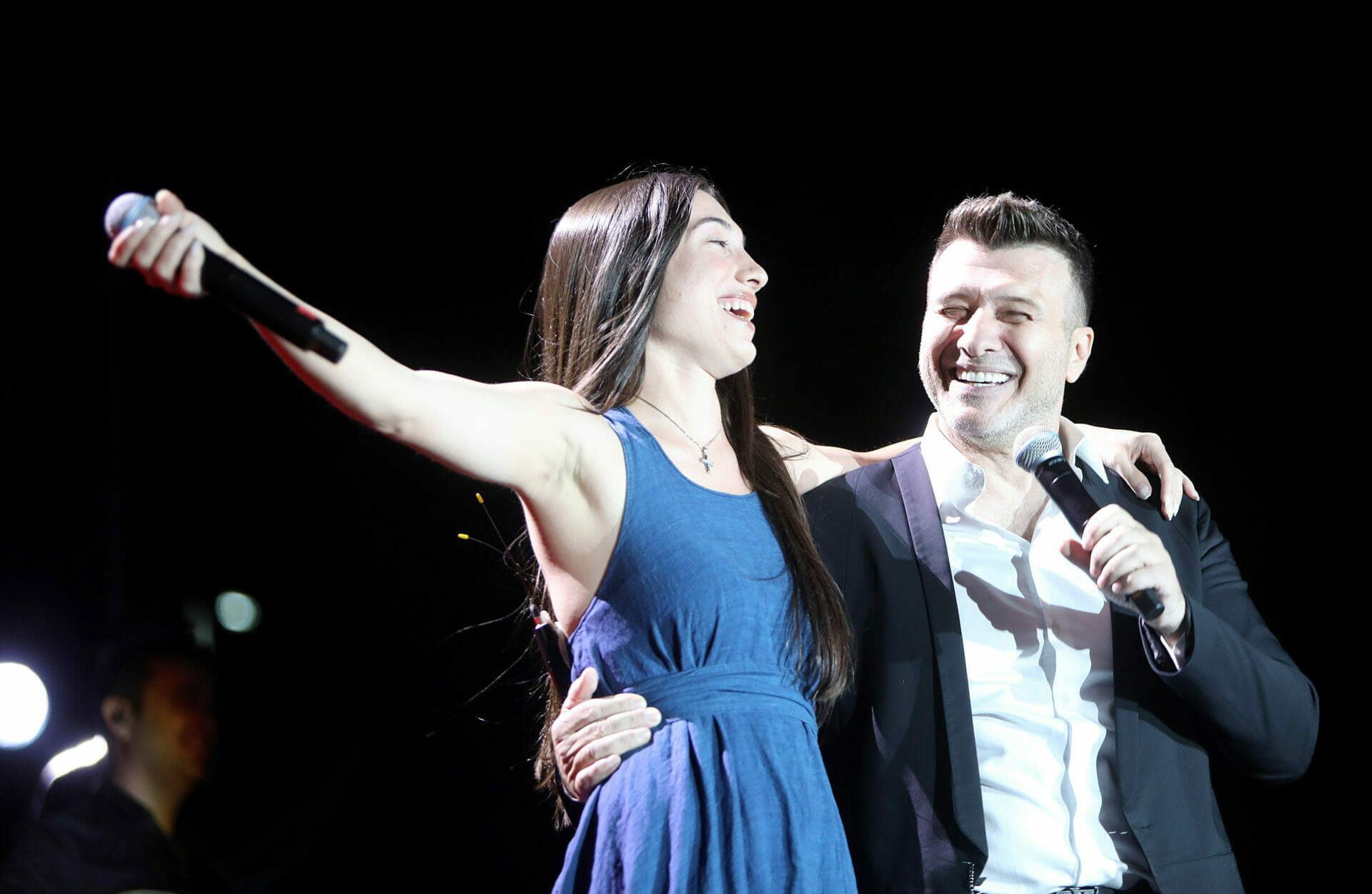 Γιάννης Πλούταρχος: Τραγούδησε στο Κατράκειο με την κόρη του και τον γιο του