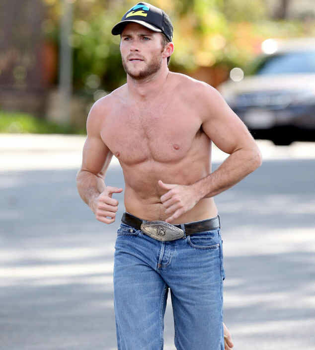 Σκοτ Ίστγουντ: στη Μύκονο για διακοπές ο κούκλος γιος του Κλιντ Ίστγουντ