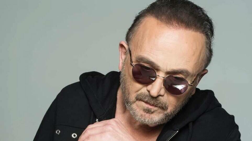 Ο Σταμάτης Γονίδης απoκαλύπτει το λόγο που εμφανίζεται πάντα με μαύρα γυαλιά