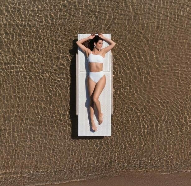 Τόνια Σωτηροπούλου: Ποζάρει με μαγιό στη Σύρο!