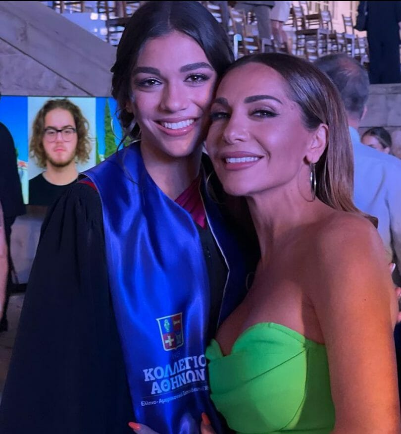 Δέσποινα Βανδή: η κόρη της Μελίνα αποφοίτησε και καμαρώνει στο πλευρό της