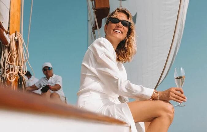 Βίκυ Καγιά: Πόζαρε με «καυτό» μαύρο φόρεμα και «έριξε» το instagram