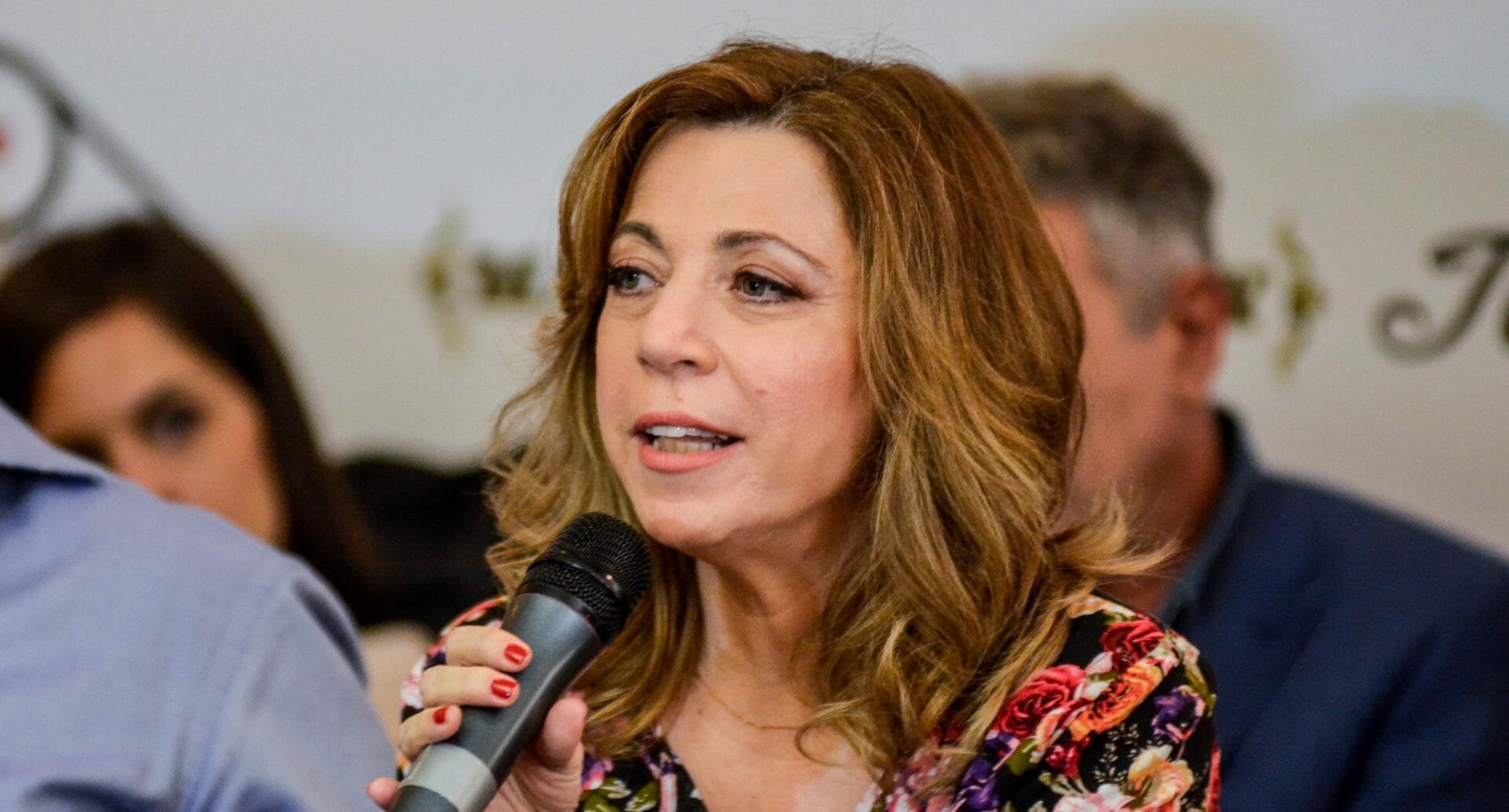 Τηλεοπτικά σφηνάκια: Η πρεμιέρα της Φαίης Σκορδά και οι δισταγμοί της Δήμητρας Παπαδοπούλου