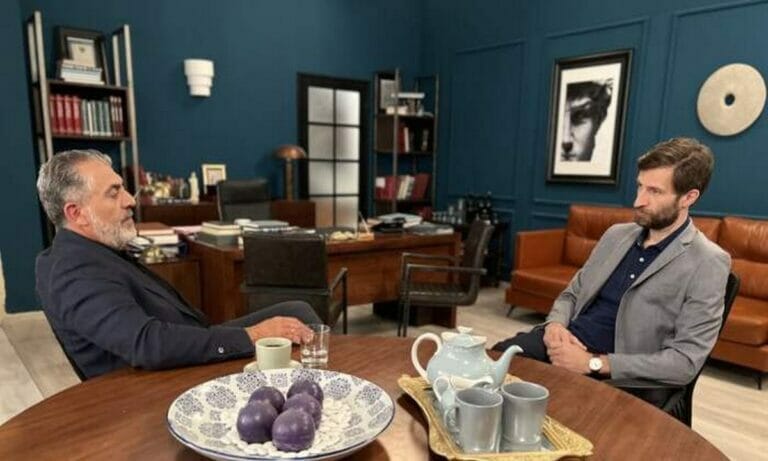 H γη της ελιάς: Ο Δημοσθένης απειλεί να σκοτώσει την Ισμήνη, πιέζοντας τον Κωνσταντίνο