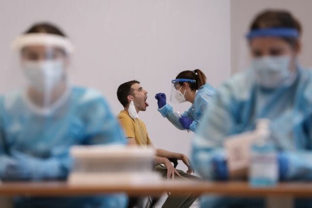 Omicron Κένταυρος: αύξηση των κρουσμάτων στην κορύφωση του έκτου κύματος μέχρι το τέλος του Ιουλίου