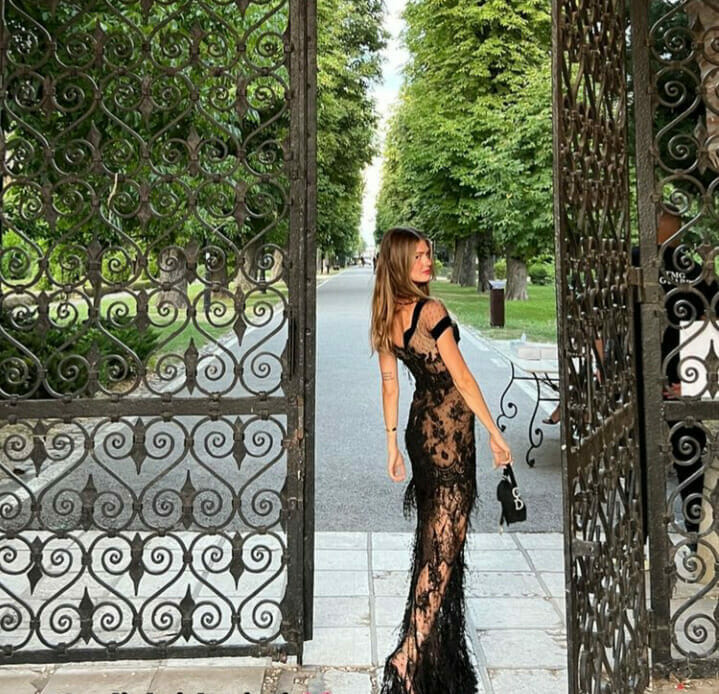 Αμαλία Κωστοπούλου: με ετνυπωσιακή δημιουργία Celia Kritharioti σε γάμο στο Βουκουρέστι (φωτογραφίες)