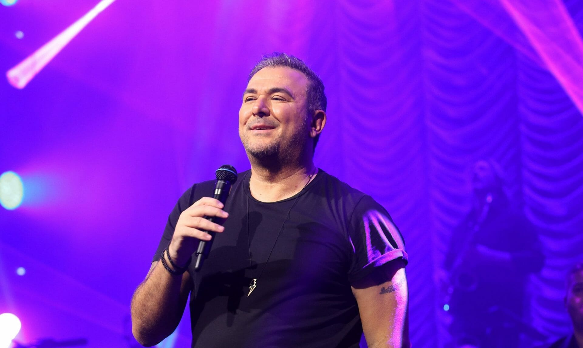 Αντώνης Ρέμος: Το εξωφρενικό ποσό που άφησε επιχειρηματίας σε πάρτι στην Μύκονο για τα μάτια του τραγουδιστή!