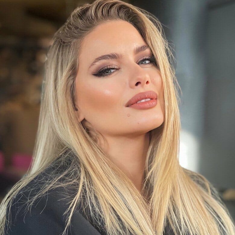 Ντόρα Μακρυγιάννη: Ποζάρει με σέξι μαγιό και εντυπωσιάζει με τις αναλογίες της