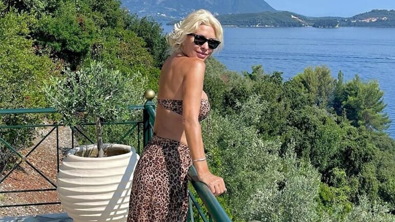 Ελένη Μενεγάκη: Οι φωτογραφίες με τα παιδιά της και τον Μάκη Παντζόπουλο από τις διακοπές τους