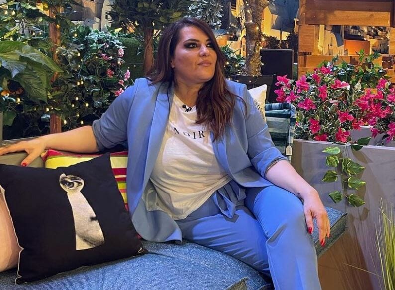 Κατερίνα Ζαρίφη: Ποζάρει άβαφη με το μαγιό της και στέλνει ένα δυνατό μήνυμα