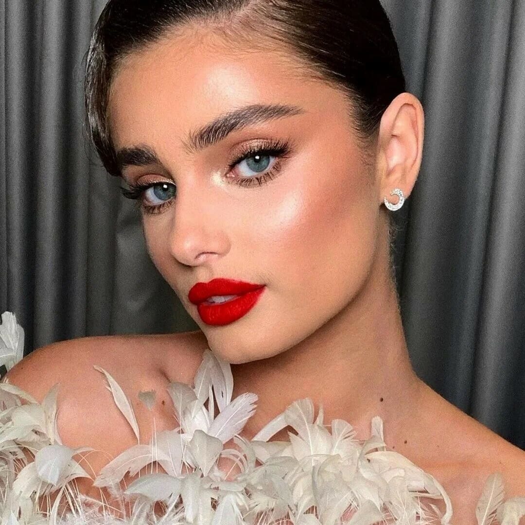 Κόκκινο κραγιόν: Οι ωραιότεροι τρόποι να το φορέσεις το καλοκαίρι