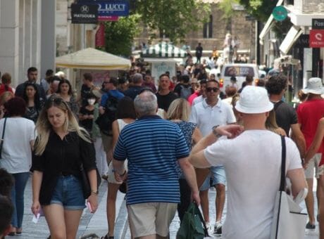 Ματίνα Παγώνη: «Τα κρούσματα είναι πολύ περισσότερα από αυτά που ανακοινώνονται»