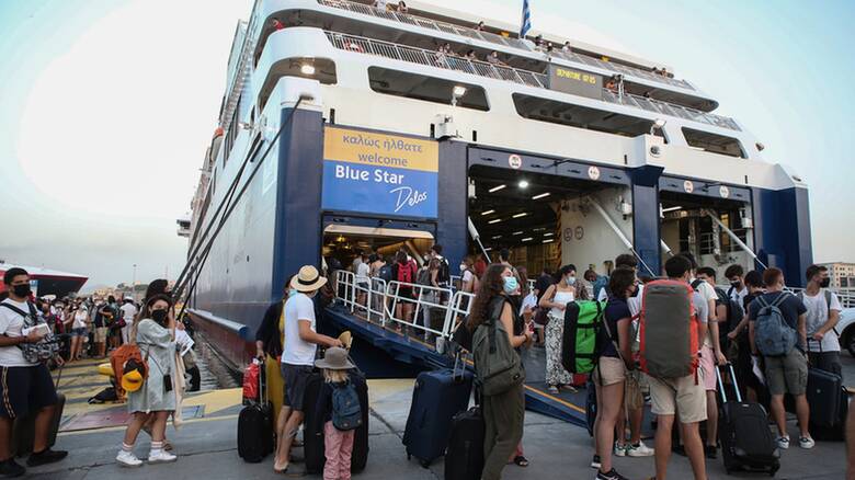 Κορονοϊός: πάμε διακοπές παρέα με μισό εκατομμύριο ενεργά κρούσματα